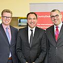 Die Geschäftsführer des S-CountryDesk: Christoph Holzem und Michael Nißl; sowie Ernst-Josef Mesterom vom DSGV