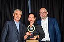 Mitte: Sofie Quast, Frankfurter Sparkasse, Gewinnerin "Deal of the Year"