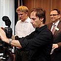 Mehr als 120 Minuten Videomaterial - Das Filmteam bei Aufnahmen während des WOrkshops